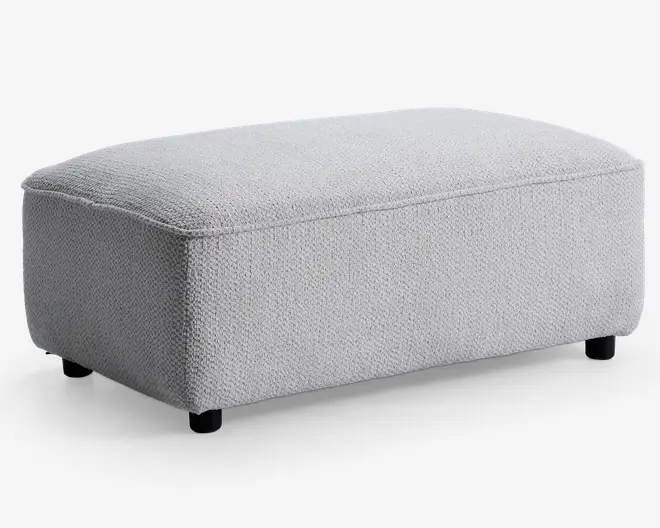 Puf i lys beige møbelstof