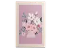 Indrammet kunstværk med en stiliseret buket blomster i en vase, udført i bløde pastelfarver som pink, hvid og grøn. Blomsterne har enkle, grafiske former og er placeret mod en dæmpet lilla baggrund, hvilket giver værket et moderne og minimalistisk udtryk.