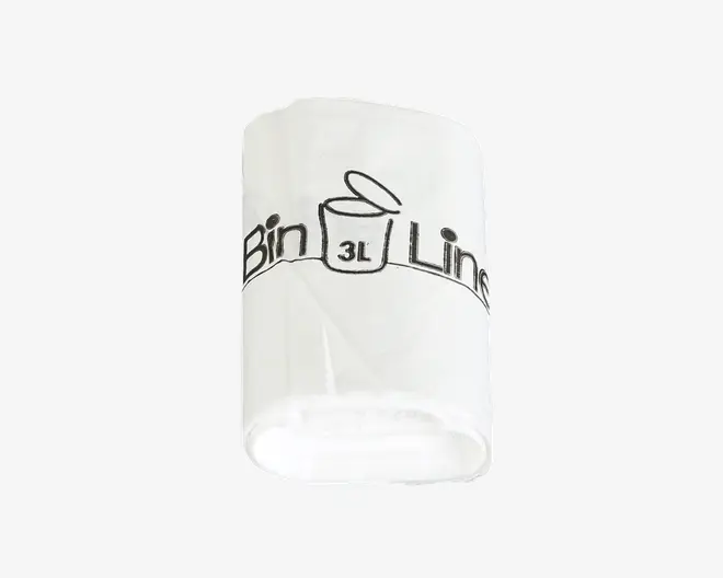 En rulle gennemsigtige hvide plastposer, der er designet til at passe til 3-liters skraldespande. Emballagen har en enkel sort illustration af en skraldespand med åbent låg og teksten 'Bin Liner 3L' trykt på. Poserne virker tynde og lette, velegnet til små affaldsspande.