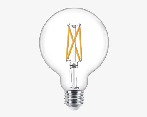 Klar glaspære med rund, globusformet design. Indeni er der fire lodrette LED-filamenter arrangeret i et krydsmønster, hvilket giver et vintage udseende. Soklen er af metal med standard skruefatning. Mærket 'Philips' er trykt nær soklen.