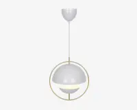 En moderne pendellampe med en hvid, kuppelformet skærm med en glat, blank overflade. Skærmen hænger fra en lige stang og er omgivet af en tynd, guldfarvet metalring, hvilket giver lampen et stilrent og elegant udtryk. Lyskilden er delvist synlig under kuplen og giver et blødt, diffust lys.