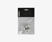 Et lille metalbeslag med trekantet form og et udskåret hul i midten, pakket i en gennemsigtig plastpose med sort papheader mærket 'DEBEL'. Beslaget har en blank, sølvfarvet overflade og er beregnet til montering eller støtte. Emballagen er egnet til ophæng på en udstillingskrog.