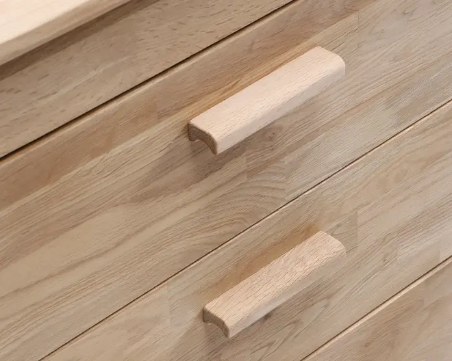 Skænk i hvidolieret eg B. 154 cm