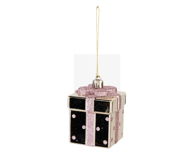 Firkantet ornament udformet som en gaveæske med blanke sorte sider dekoreret med små lyserøde glimmerprikker. Æsken er omviklet med et bredt, glitrende lyserødt bånd, der danner en sløjfe på toppen. Ornamentet har metalliske guldfarvede kanter og en guldfarvet ophængssnor i toppen til nem ophængning.
