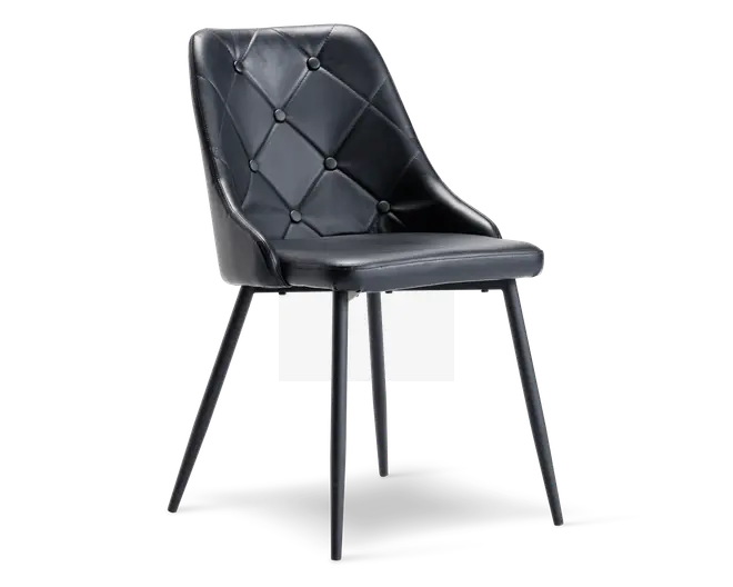 Stol med sort kunstlæderpolstret sæde og ryglæn, der har et diamantmønstret, knapstukket design. Stolen har en let buet ryg for ekstra komfort og slanke, skråtstillede metalben med mat sort finish.