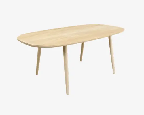 Bord i lyst træ med en aflang, oval bordplade og blødt afrundede kanter. Bordet har fire let tilspidsede, udadskrånende ben, hvilket giver det et minimalistisk og moderne skandinavisk udtryk. Træets årer er synlige og tilføjer et naturligt præg til designet.