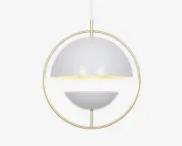 Loftlampe med et moderne, geometrisk design bestående af to hvide halvkugleformede skærme, der vender mod hinanden og er ophængt i en cirkulær ramme af gyldent metal. Lampen hænger fra en central stang, og det åbne rum mellem skærmene giver lys mulighed for at sprede sig både opad og nedad, hvilket skaber et stilfuldt og nutidigt udtryk.