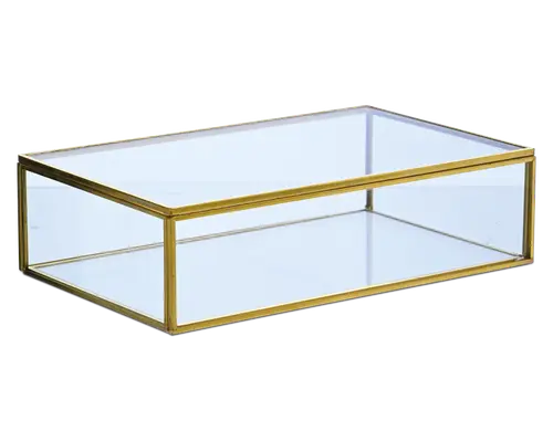 Rektangulær udstillingsboks med klare glasplader på alle sider og en guldfarvet metalramme. Boksen har et hængslet låg for nem adgang og et minimalistisk, moderne design. Velegnet til at fremvise samlerobjekter, smykker eller dekorative genstande, mens de holdes beskyttet og synlige.