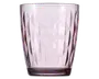 Transparent lyserød drikkeglas med facetslebet diamantmønster på overfladen. Glasset har en let konisk form, bredere foroven og smallere ved bunden, samt en tyk bund for ekstra stabilitet.