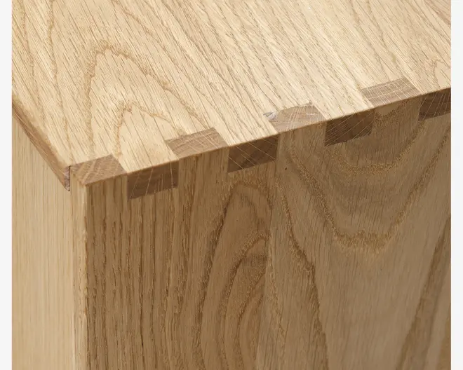 Væghængt bogreol olieret eg