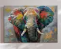 Et farverigt, abstrakt maleri af et elefanthoved med markante penselstrøg og en blanding af klare farver som rød, gul, blå, orange og grøn. Elefantens store ører og stødtænder er fremtrædende, og farverne flyder sammen og overlapper for at skabe en dynamisk og iøjnefaldende effekt. Baggrunden er en blød blanding af grå og gule nuancer, hvilket får den farverige elefant til at træde tydeligt frem.