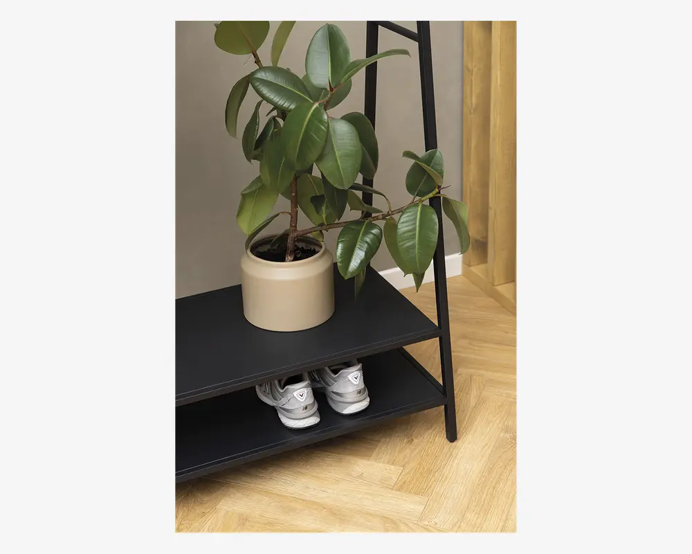 Garderobestativ med 2 hylder sort