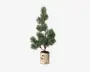 Kunstigt fyrretræ med tætte, naturtro grønne nåle og flere grene, arrangeret i en naturlig, asymmetrisk form. Træet står i en rustik, cylindrisk potte, der ligner birketræ og giver et naturligt udtryk.
