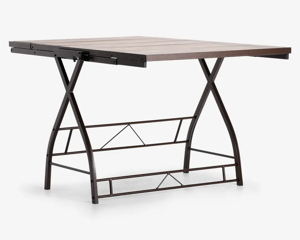 Rektangulært bord med en bordplade i lyst trælook og et robust sort metalstel. Stellet har X-formede sidestøtter og geometriske tværstænger for ekstra stabilitet. Bordpladen har en glat overflade med synlig træstruktur, og designet er moderne og industrielt.