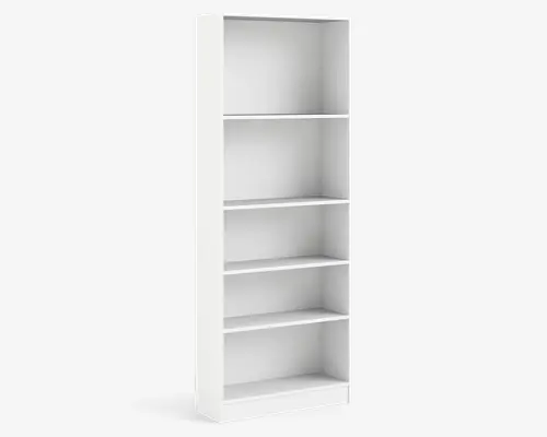 Høj, rektangulær reol med glat, hvid overflade og fem åbne hylder, der er jævnt fordelt. Designet er minimalistisk med rene, lige kanter og uden synlige beslag eller dekorative elementer. Hylderne er flade og stabile, velegnet til opbevaring af bøger eller udstilling af genstande.
