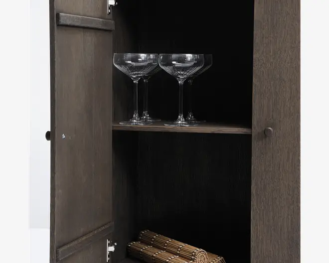 Reolopstilling med døre og skuffer røget eg