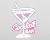 Neonskilt med et martiniglas, en rørepind og en oliven, omkranset af lyserøde og hvide lys. Teksten 'Cocktail Bar' står under glasset, hvor 'Cocktail' er skrevet med stor, kursiv skrift, og 'BAR' står med blokbogstaver. Designet har et retro og legende udtryk med en blød glød.