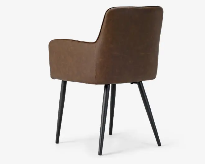 Spisebordsstol med armlæn i brun kunstlæder