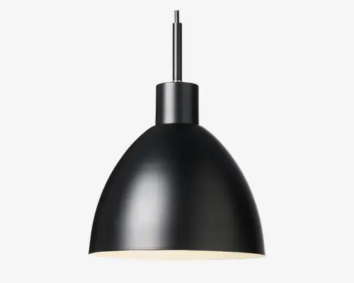 Mat sort, kuppelformet pendellampe med glat metaloverflade. Lampen har en cylindrisk top og en lige stang til ophængning. Indersiden er hvid, hvilket giver en god refleksion af lyset nedad for fokuseret belysning. Minimalistisk og moderne design, der passer til mange forskellige indretninger.