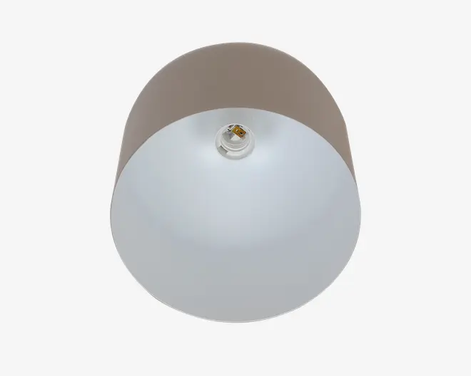 Rund beige og hvid lampearmatur med glat cylindrisk yderside og en bred cirkulær åbning, hvor fatningen er synlig indeni.