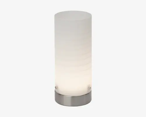 En moderne, cylindrisk lampe med en mat hvid glasskærm og en fod i børstet metal. Glasskærmen har diskrete horisontale linjer, der giver ekstra struktur, og foden er fastgjort med små metalskruer. Lampen udsender et blødt, diffust lys, der er ideelt til at skabe en hyggelig stemning.