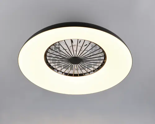 Moderne loftarmatur med et cirkulært design, der har en bred, diffust LED-lyskrans langs kanten. Midten har et dekorativt gitter med sorte eger, der stråler ud fra centrum, samt en gennemsigtig sektion, hvilket antyder en integreret ventilator- eller ventilationsfunktion. Det samlede udtryk er stilrent og moderne, velegnet til minimalistiske eller moderne indretninger.