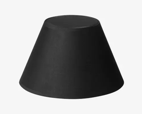 Sort lampeskærm med et enkelt, moderne design. Den har en bred, cirkulær bund, der smalner jævnt ind mod toppen og danner en klassisk konisk form. Overfladen fremstår mat og glat, hvilket giver et stilrent og diskret udtryk, der passer til mange forskellige indretninger.