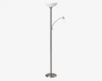 Høj, moderne standerlampe med børstet metalfinish. Lampen har en rund, stabil fod og en lige stang, der fører op til en opadrettet skålformet lampeskærm i mat glas. Der er desuden en justerbar læselampe med en lille lampeskærm i mat glas, som sidder på en buet arm, der går ud fra hovedstangen.