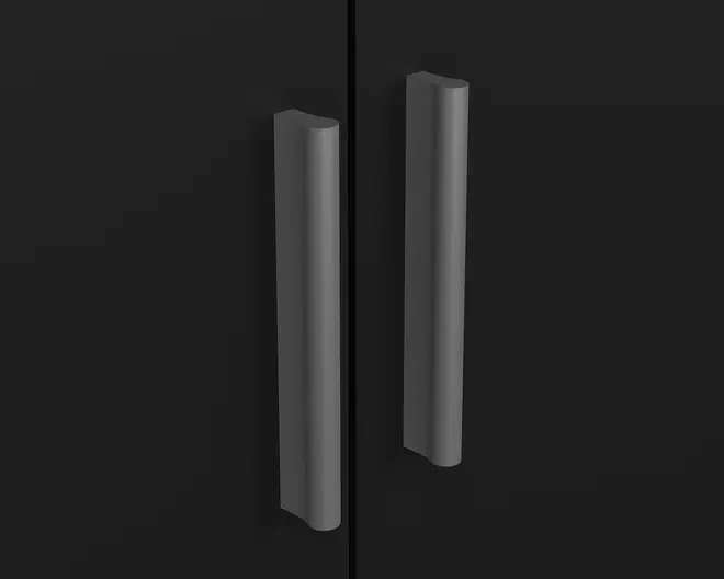 Nærbillede af to lodrette, matgrå håndtag monteret på en sort, glat overflade. Håndtagene har et moderne, minimalistisk design med en let buet profil, der gør dem nemme at gribe om.