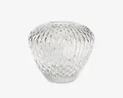 Klar glasvase med rund, bulet form og en smal åbning øverst. Overfladen har et tekstureret, prikket mønster, der skaber en bølget effekt og giver vasen et moderne og elegant udtryk.