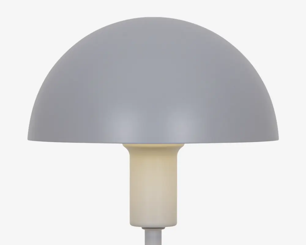 En lampe med et minimalistisk, moderne design med en glat, mat lysegrå kuppelformet skærm og en cylindrisk, offwhite fod. Lampen har rene linjer og en enkel silhuet, der passer til moderne indretning.