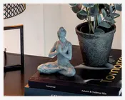 Figur yoga dame grå ass H.18 cm 