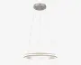 Moderne loftlampe med en cirkulær LED-ring, der er ophængt i tre slanke metalstænger fra en rund loftsroset. Lampen har en elegant, børstet metalfinish og et minimalistisk design, som giver jævn og diffus belysning. Velegnet til moderne indretning.