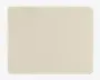 Et rektangulært, lysebeige underlag med afrundede hjørner. Overfladen ser glat og ensartet ud uden synlige mønstre eller teksturer. Kanterne er let buede, hvilket giver et blødt og moderne udtryk.