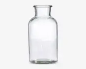 Klar glasbeholder med cylindrisk krop, bred rund bund og en kort, bred hals med let udadbøjet kant. Glasset er glat og gennemsigtigt, så indholdet er fuldt synligt. Designet er enkelt og funktionelt, velegnet til opbevaring eller dekoration.
