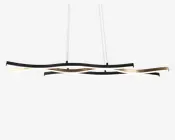 Moderne pendellampe med to sammenflettede, bølgeformede LED-lysstænger. Lysstængerne har en elegant sort og gylden finish, som giver et markant udtryk. Lampen hænger ned fra loftet i to slanke, justerbare stænger, så ophængningshøjden kan tilpasses. Designet er minimalistisk og nutidigt, velegnet til spiseområder eller køkkenøer.
