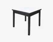 Firkantet bord med hvid bordplade og sorte ben samt ramme. Designet er minimalistisk og moderne med lige, solide ben og en glat overflade. Bordet ser ud til at være lavet af træ eller træ-lignende materiale og egner sig til spisning eller arbejdsplads.