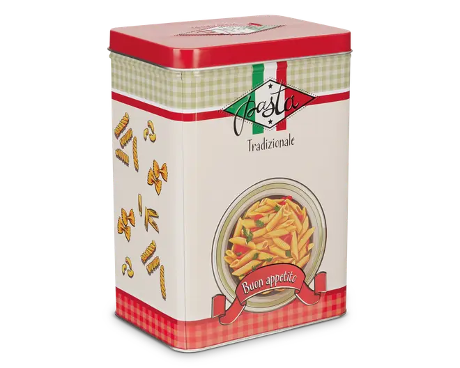 Rektangulær metaldåse med rød låg og grønne samt røde ternede detaljer. Forsiden viser en illustration af en skål pennepasta med grøntsager og et bånd med teksten 'Buon appetito.' Siden har tegninger af forskellige pastatyper. Designet indeholder farverne fra det italienske flag og ordene 'Pasta Tradizionale' i dekorativ skrifttype.