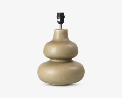 Lampesokkel med dobbelt kalabasform, udført i glaseret beige keramik med en glat overflade. Designet har to afrundede, buede sektioner stablet oven på hinanden, som smalner ind mod toppen. Fatningen er sort med en metalhals, klar til montering af lampeskærm.