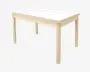 Rektangulært bord med en glat, hvid bordplade og lyse træben samt ramme. Designet er enkelt og moderne med lige ben og rene linjer. Bordet ser robust ud og egner sig til forskellige formål som spisning, arbejde eller studier.