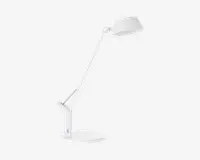 En moderne, minimalistisk hvid skrivebordslampe med rund fod og justerbar arm. Lampens hoved er cirkulært og kan vippes for retningsbestemt belysning. Armen har to led, der giver fleksibel placering, og det samlede design er slankt og stilrent, velegnet til moderne arbejdsområder.