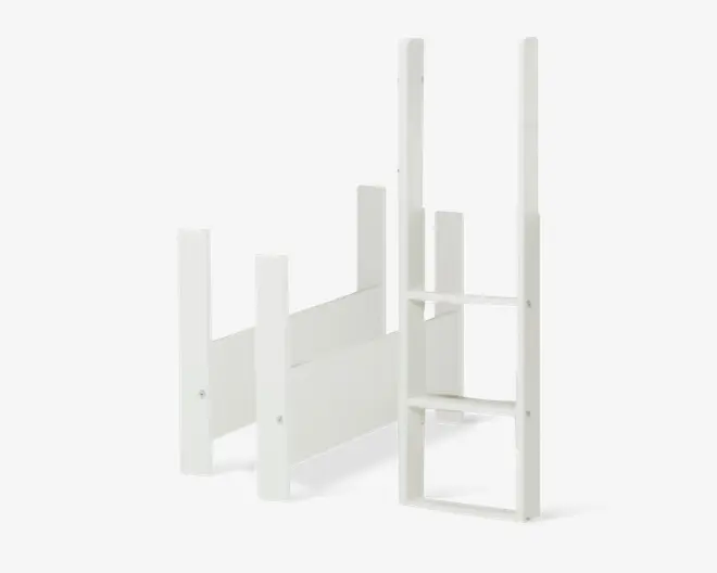 Hvid metalramme med et minimalistisk, åbent design bestående af lodrette og vandrette stænger. Konstruktionen har to hovedsektioner: én med rektangulær bund og sidesupport, og én med højere, lodrette støtteben samt et rektangulært udskæringsfelt. Rammen er samlet med synlige skruer og har en glat, pulverlakeret overflade, der gør den holdbar og nem at rengøre.