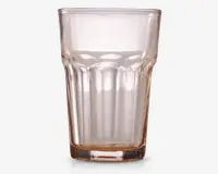 Klar glastumbler med facetteret design, der har lodrette riller langs siderne for bedre greb. Glasset har en tyk, robust bund og en let udvidet kant, velegnet til servering af kolde drikke.