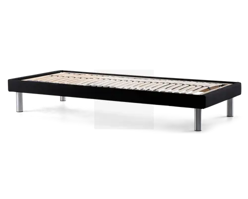 Lavt sengestel med en sort rektangulær ramme og jævnt fordelte lyse trælister til støtte for madrassen. Stellet står på fire solide, cylindriske metalben, hvilket giver stabilitet og et moderne udtryk. Designet er minimalistisk og funktionelt, velegnet til moderne indretning.