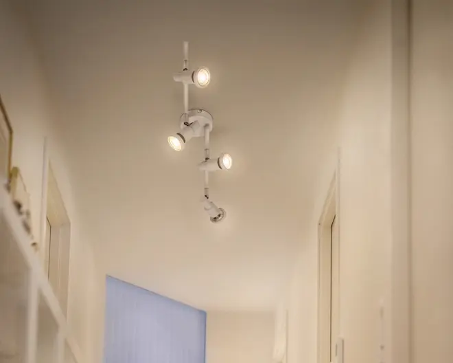 Spot 4xGU10 hvid L.68,4 cm 