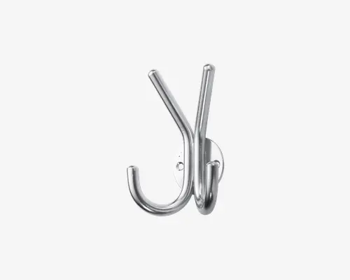 Væghængt metalkrog med blank kromfinish, der har to grene til ophængning af genstande. Designet inkluderer en rundet bagplade med to synlige skruehuller for sikker montering. Krogene er glat buede for at undgå skader på ophængte ting.