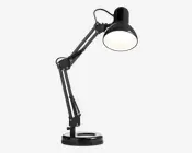 Sort justerbar skrivebordslampe med rund fod og stor, kuppelformet skærm. Lampen har en multi-leddet arm med synlige metalfjedre og hængsler, hvilket giver fleksibel placering af lyset. Overfladen er blank, og lampen har et moderne, industrielt design.