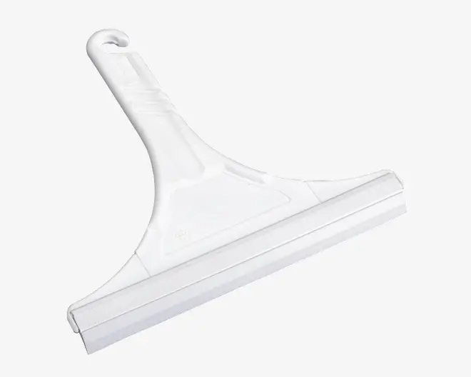 Et hvidt håndredskab med en bred, flad gummiliste til aftørring af overflader. Håndtaget er ergonomisk formet og har et hul i enden til ophængning. Listen er lige og designet til effektiv fjernelse af vand eller kondens fra flade overflader som glas eller fliser.