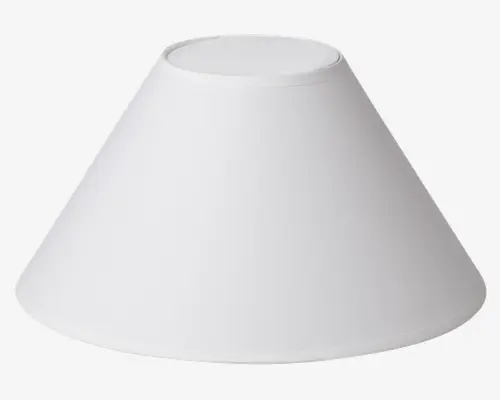 En enkel, konisk lampeskærm med en glat, mat hvid overflade. Skærmen har en bred åbning i bunden og en smallere top, hvilket giver en jævn lysspredning. Det rene og minimalistiske design gør den alsidig til forskellige indretninger.