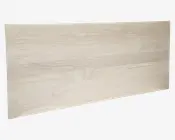 Rektangulær plade med lyst trælook, der har diskrete naturlige åremønstre og en glat, mat overflade. Kanterne er lige og rene, og farven er en lys beige med bløde, bølgede linjer, der ligner naturlig træstruktur.
